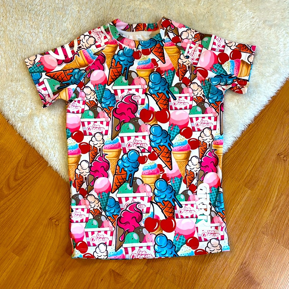 GRRRL sports rash guard